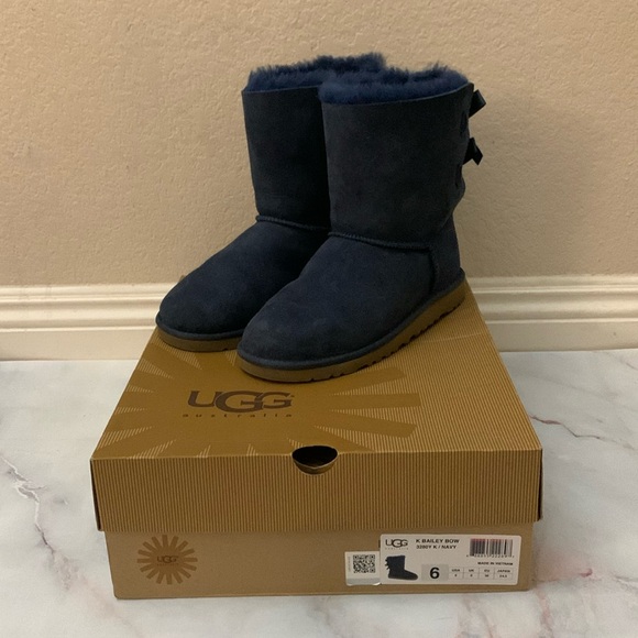 UGG Bailey bow boots navy size 6 winter boots fur boots - Picture 2 of 12